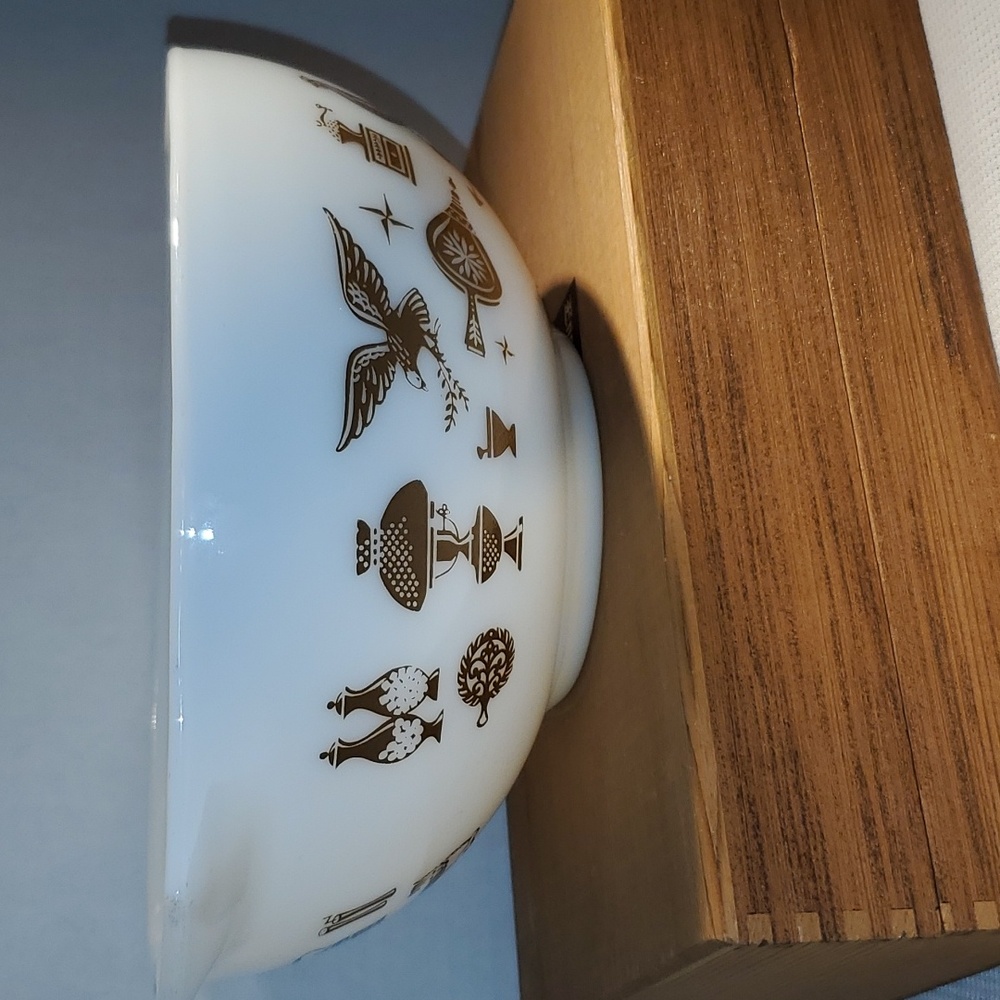 Vintage Pyrex Early American, white and brown, large 443 mixing bowl